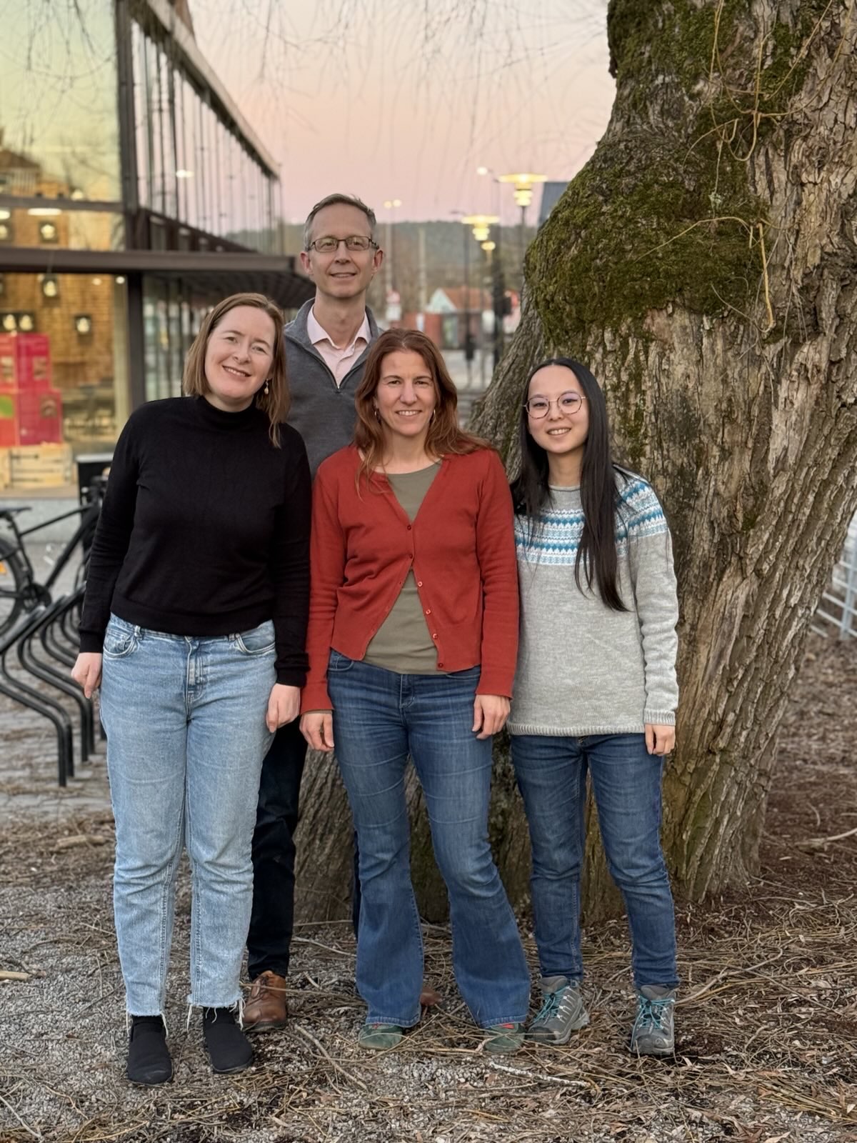 Styre 2025. F.v. Louise Mossige Svendsen, styremedlem. Lars Stokke, leder. Sabine Gehring, nestleder. Amalie Rossland Christiansen, sekretær.