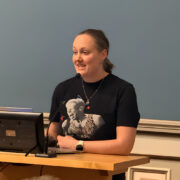 Kjersti Myro på talerstolen